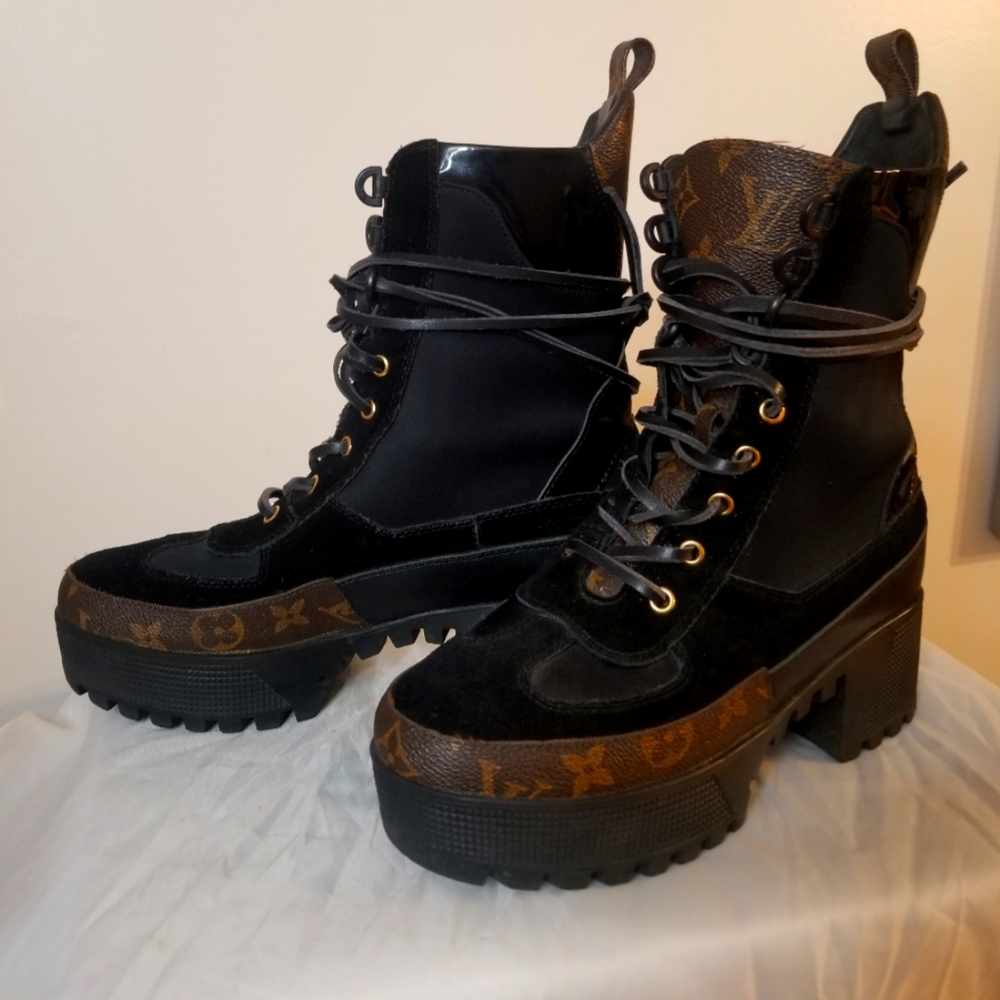 LOUIS VUITTON BLACK LAUREATE PLATFORM DESERT BOOTS